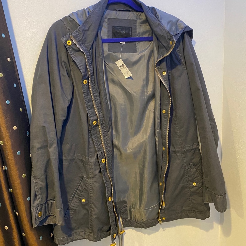 *NWT!* Women’s XL Light Gray Hooded Jacket